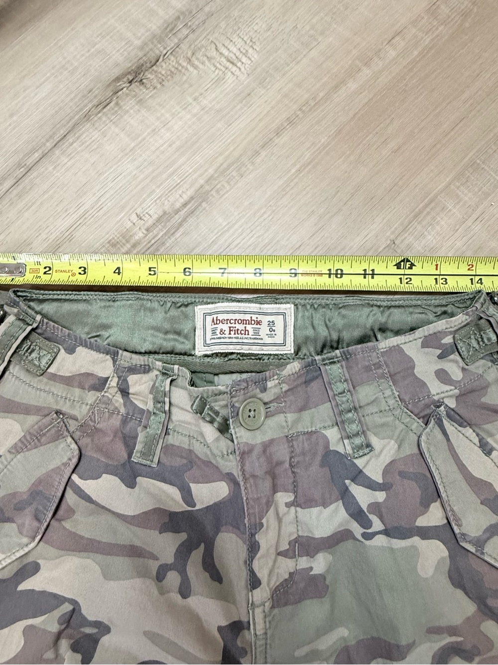 Abercrombie & Fitch Low Rise Ultra Loose Cargo Camo Pants Size 25 - Picture 6 of 8